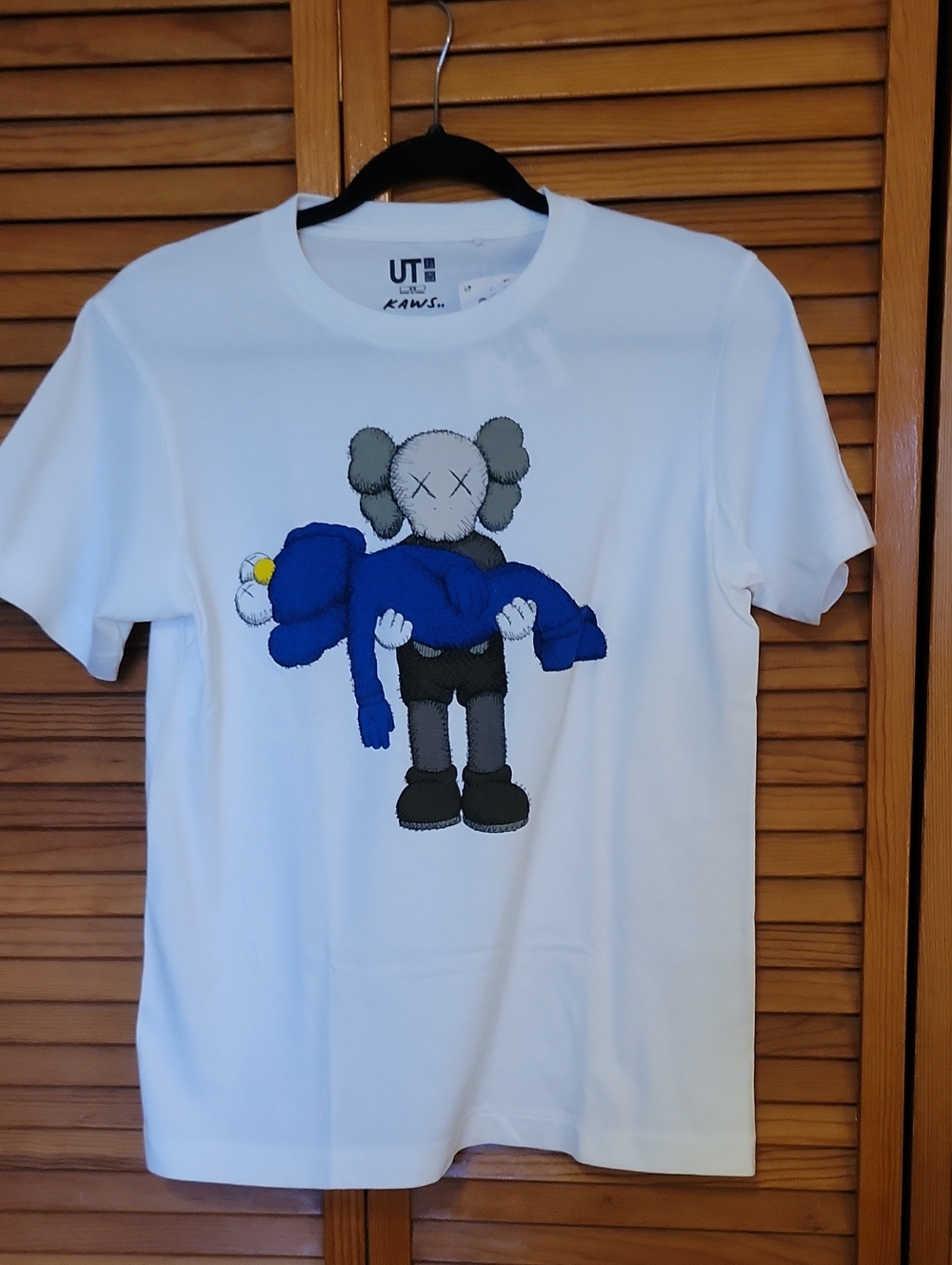 UT KAWS Graphic White Tee with Blue Character Adult XS NWT
